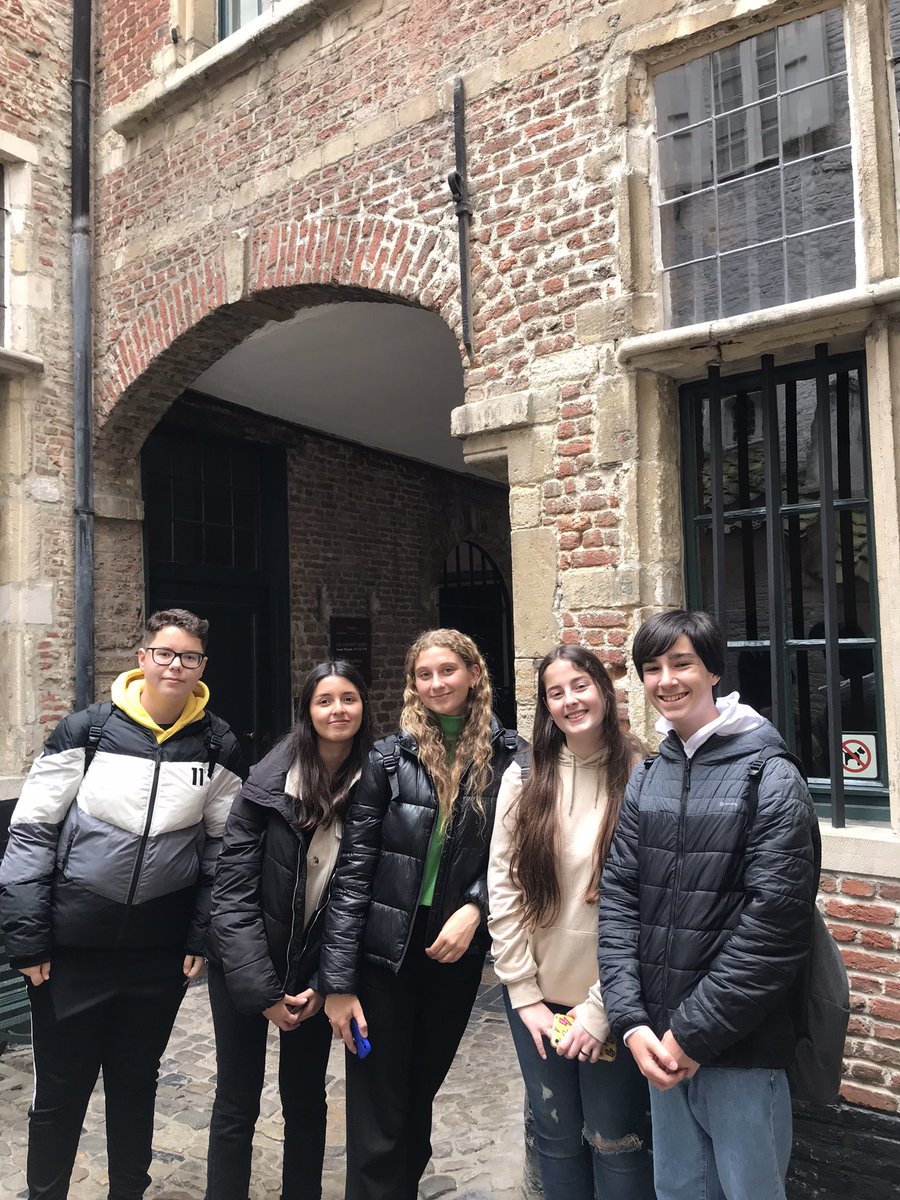 fle_isabel's tweet photo. Cuarto día de movilidad en Bélgica. Jornada intensiva en Antwerpen! Visita cultural y descubrimiento del Museo del Chocolate en el que hemos aprendido y… degustado 🤤🍫! #ErasmusPlus https://t.co/2WzKKapZKg