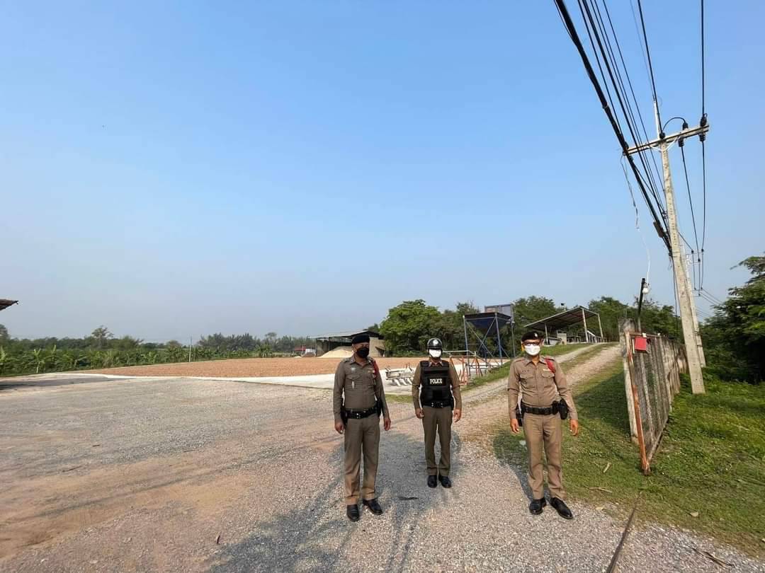 -เวลา 08.00 น. ร.ต.อ.ชยางกูร หุนสาย รอง.สวป.ฯ ร้อยเวร 20 เรียกแถวชุดสายตรวจ  เข้าแถว เคารพธงชาติ ตรวจความพร้อม ชี้แจงการปฏิบัติ ก่อนปล่อยแถวออกตรวจพื้นที่อำเภอภูหลวง
