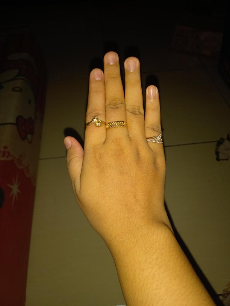 blckghui's tweet photo. @ohmybeautybank Ini nderr. Tapi yg di kelingking warna nya udh mulai pudar https://t.co/0FrEGaYHvX