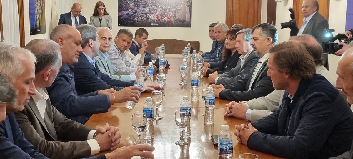 CPConstructoras's tweet image. Audiencia con el Gobernador de San Juan Dr. Sergio Unac en una pausa del Foro