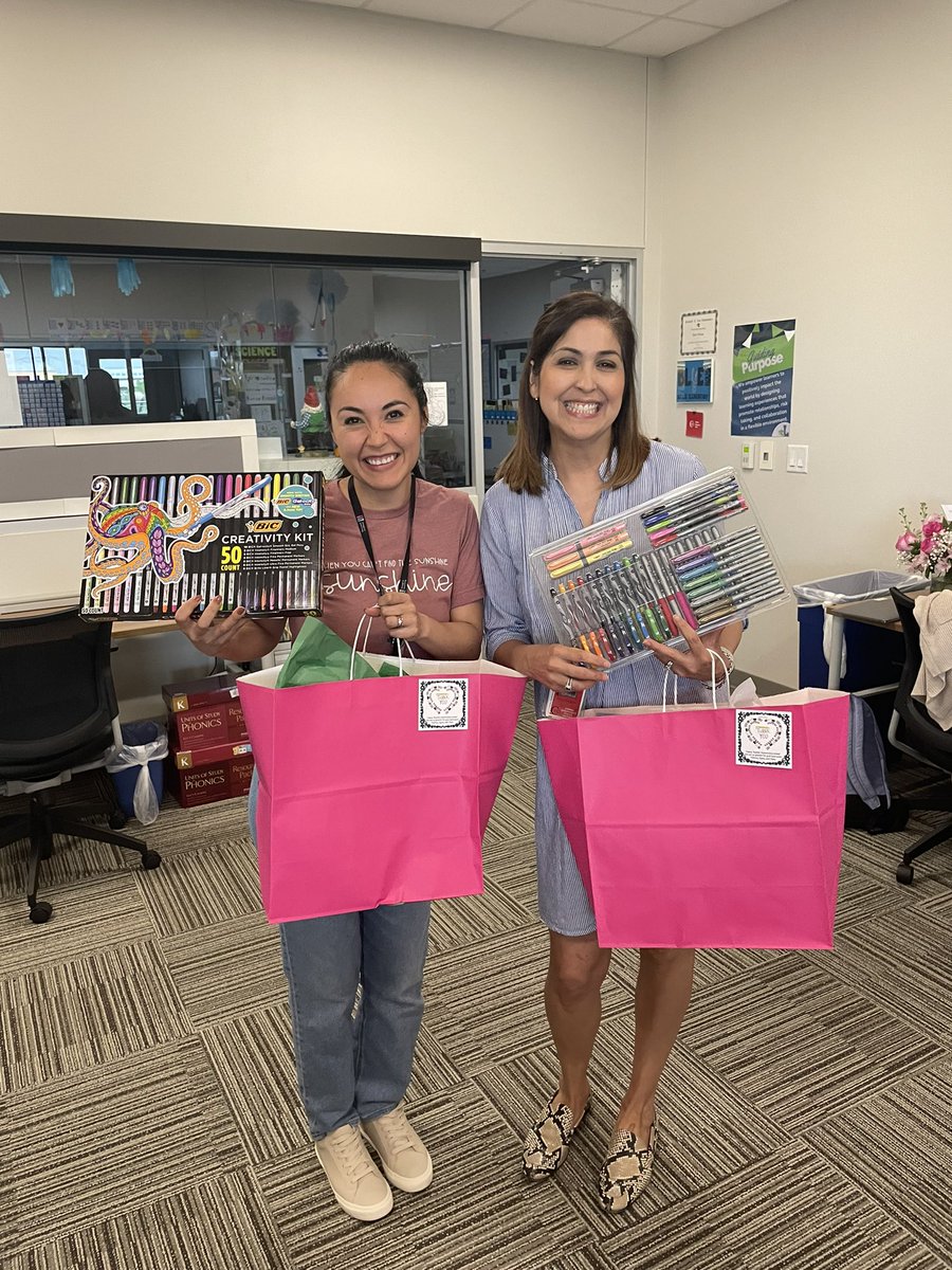 Alex Pinela (@alexpinela1) on Twitter photo Thank you @LeonESLBIL <a href="/CISDESLBIL/">Coppell ISD ESL/BILINGUAL Program</a> and Sylvia Perez for the gift! π Thank you @LeonESLBIL <a href="/CISDESLBIL/">Coppell ISD ESL/BILINGUAL Program</a> and Sylvia Perez for the gift! π