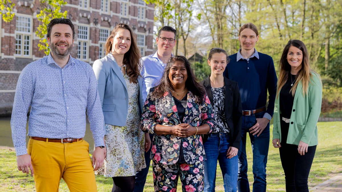 yoast's tweet image. 📣 Today, we are pleased to introduce Yoast&apos;s new leadership team. This fantastic group of people will be the driving force behind #SEOForEveryone. Learn more about them in this post. yoa.st/4l3