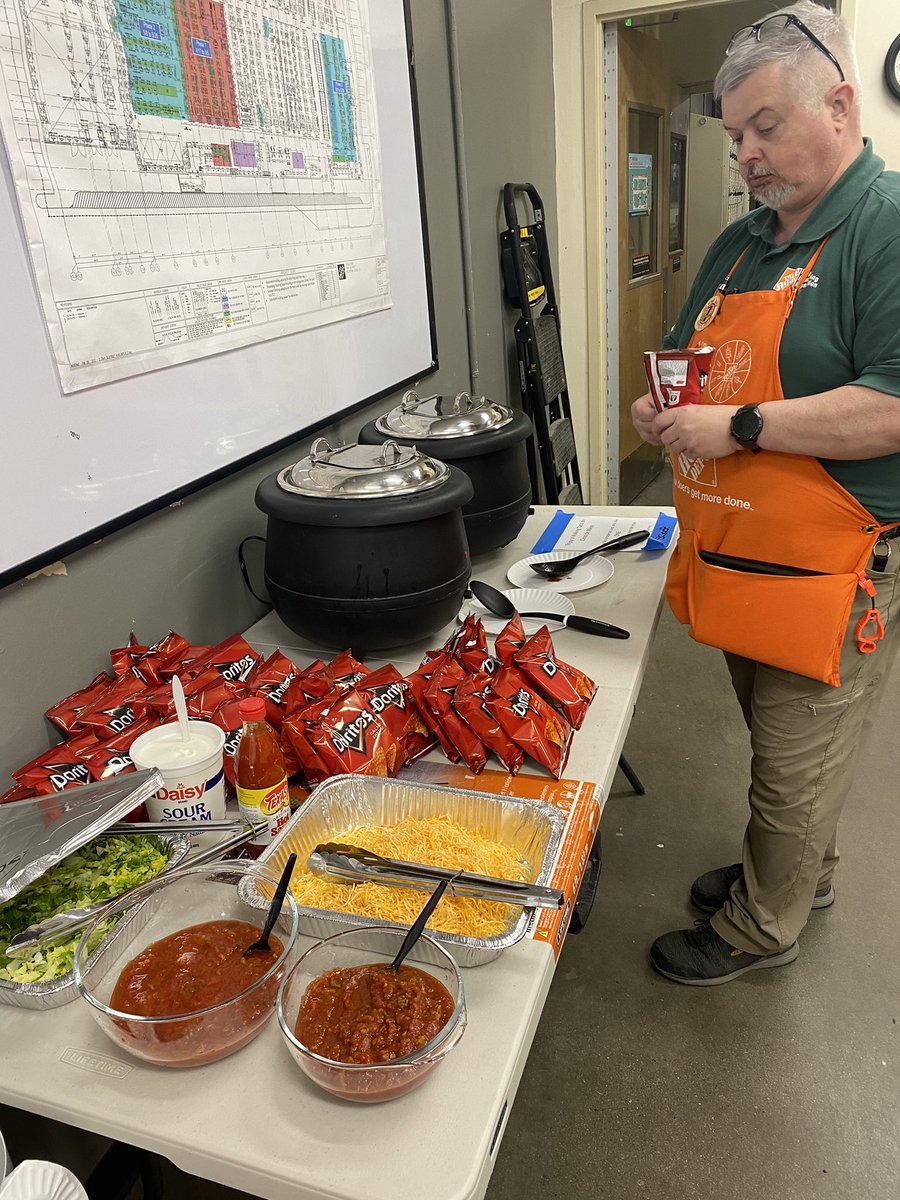 Happy Cinco De Mayo!!  Walking 🌮🌮 is a fave for us  at 4140!! Thanks Mike for cooking for our associate today! Enjoy🧡#cincodemayo2022 #Employeecommittee #employeeengagement