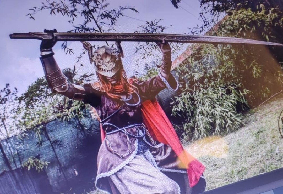 orubecos's tweet photo. Eeeee Nada foto Milano Comics&amp;Games in arrivo
#Malenia #ELDENRING #EldenRingart #Eldenlord #cosplayer #cosplayergirl #cosplaylife #bosslady #handmade #cosplayphotography #maleniabladeofmiquella #maleniaeldenring https://t.co/XL2NWxXO3D