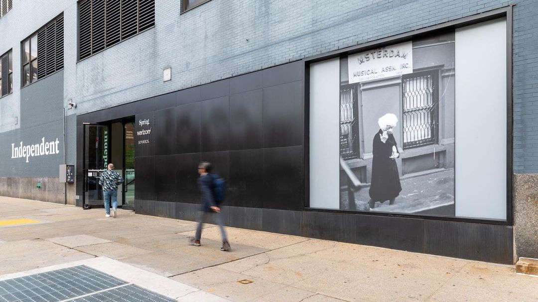 Independent (@independent_hq) on Twitter photo #IndependentArtFair kicks off today w/ invitation-only preview, opens to public tomorrow. 🔗 Link in bio to plan your visit, purchase tickets, and to explore our new #OVR.
Here: Facade installation by #MartineBarrat, who has solo presentation with <a href="/_ninajohnson/">Nina Johnson</a>.
#NewYorkArtWeek #IndependentArtFair kicks off today w/ invitation-only preview, opens to public tomorrow. 🔗 Link in bio to plan your visit, purchase tickets, and to explore our new #OVR.
Here: Facade installation by #MartineBarrat, who has solo presentation with <a href="/_ninajohnson/">Nina Johnson</a>.
#NewYorkArtWeek