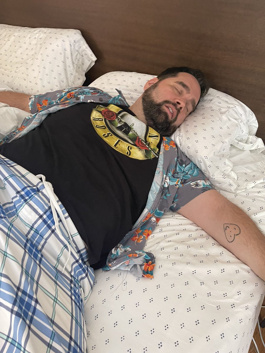 andysignore's tweet photo. Amber Heard shared explosive photo of Johnny Depp PASSED OUT…  reminded me of the time I passed out last night… uh oh… Am I an alcoholic, drug fueled, abusive monster now?! Share your #PassedOut pics too 🤣 #JusticeForJohnnyDepp #DeppVsHeard #IStandWithAmberHeard NOT https://t.co/DPI4umTjwe