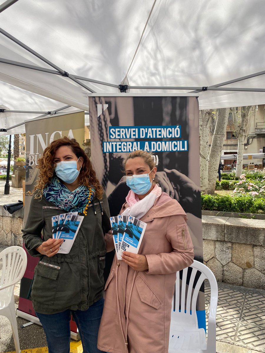 imasmallorca's tweet photo. 👉 L'IMAS no podia faltar avui al #DijousGros2022 d'#Inca.
🔵 L'Equip de Vellesa i Família #EVIF i del Servei d'Atenció Integral a Domicili #SAID ha participat la #Fira de la #gentgran amb una paradeta per informar dels nostres programes per a les persones majors de #Mallorca. https://t.co/b7NFvCOXuc