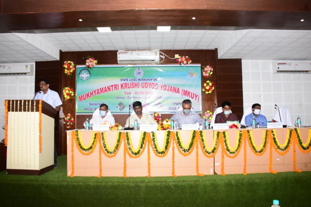 krushibibhag's tweet photo. #ମୁଖ୍ୟମନ୍ତ୍ରୀ_କୃଷି_ଉଦ୍ୟୋଗ ଯୋଜନାର ରୁପରେଖ ଓ #ଗୋ_ସୁଗମ ପୋର୍ଟାଲର ସଫଳ ରୂପାୟନ ନିମନ୍ତେ  #ରାଜ୍ୟସ୍ତରୀୟ କର୍ମଶାଳା 
ଇମେଜ ସମ୍ମିଳନୀ କକ୍ଷରେ #ଓଡିଶା କୃଷି ପ୍ରୋତ୍ସାହନ ଓ ପୁଞ୍ଚି ଲଗାଣ ନିଗମ ଲି: #(ଆପିକଲ)ତରଫରୁ ଆୟୋଜନ କରଯାଇଥୁଲା |
 @OdishaSecretary @Horticultureod1 @soilcons_odisha https://t.co/aAHJKEtFck