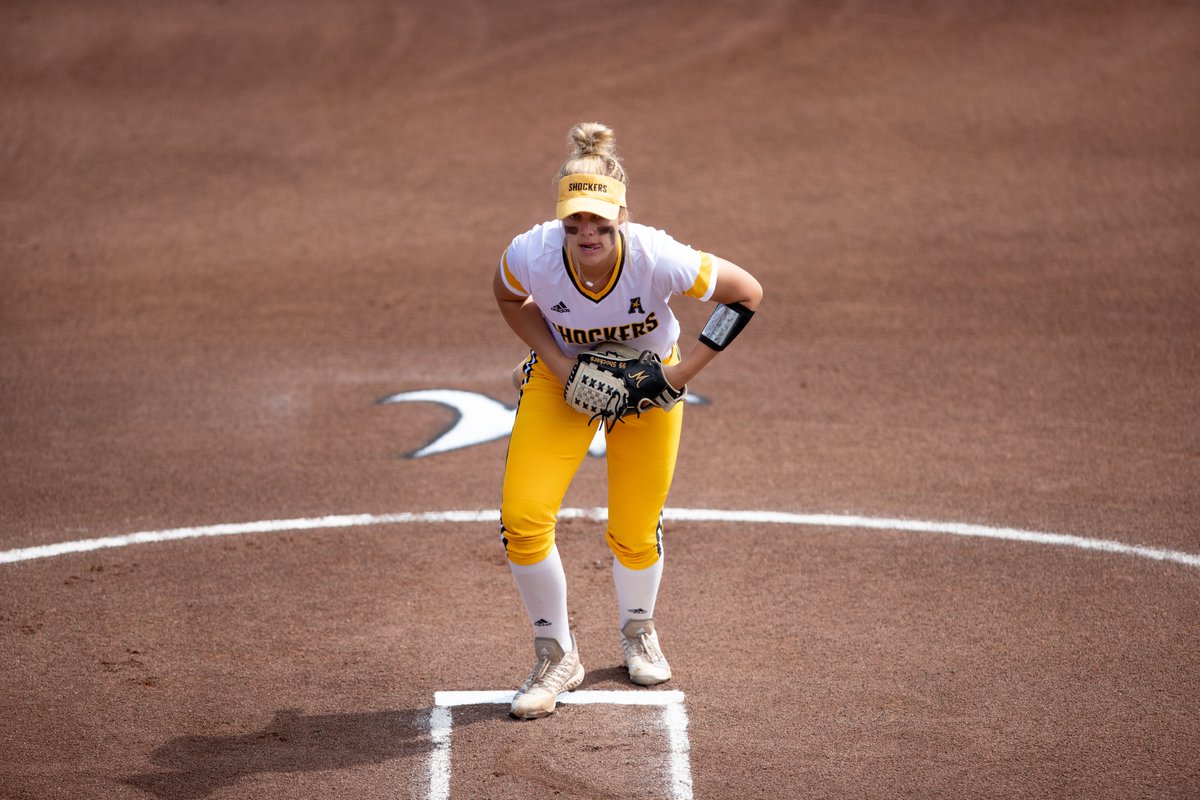 𝗦𝗘𝗡𝗜𝗢𝗥 𝗦𝗣𝗢𝗧𝗟𝗜𝗚𝗛𝗧

→ 𝟵𝟵
→ <a href="/eerinmcdonald/">e</a> 
→ RHP
→ Norman, Okla.
→ Major: Health Management

#SeniorSendoff | #watchus