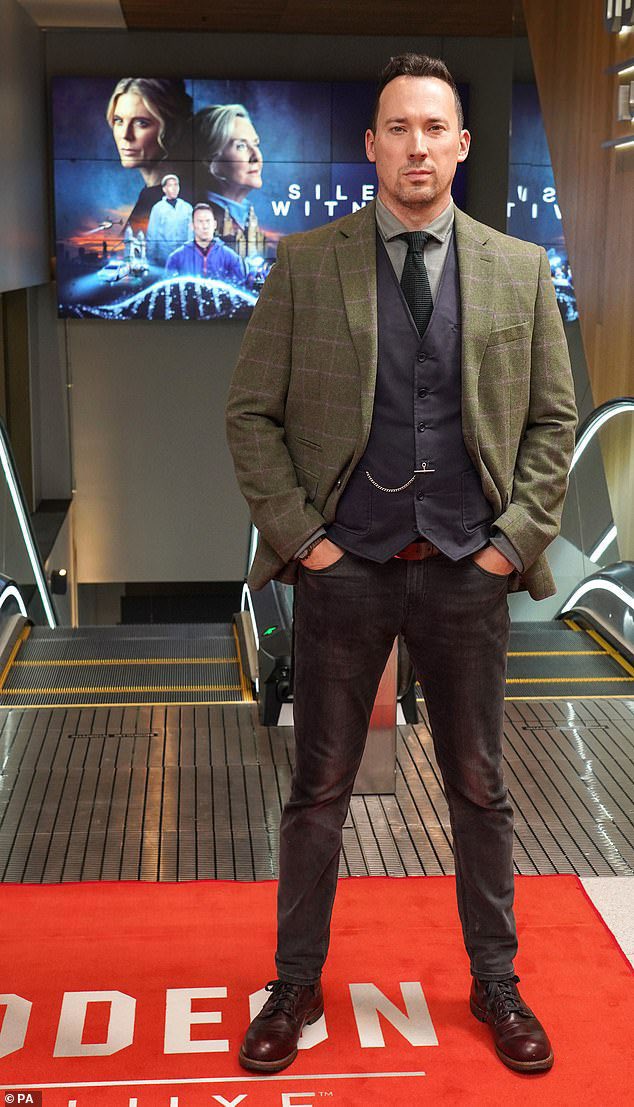 SWitnessUpdates's tweet photo. He looks a little like my year 9 maths teacher in this ��😂 https://t.co/1NtVYyQ7uU