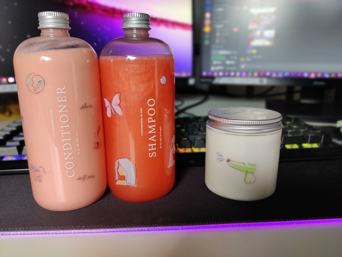 AppleSeens's tweet photo. The bottles I decorated vs the bottle my boyfriend decorated. https://t.co/qAWRQ8GTSz