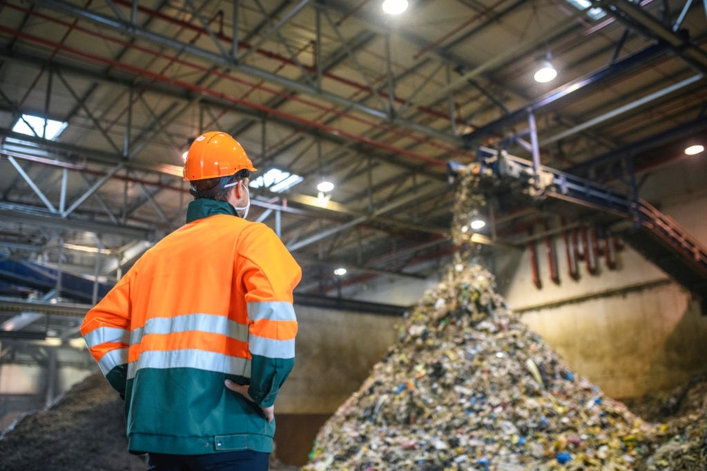 British firm pulls out of bids to develop a waste recycling plant in Iraq, claiming the project to be unfeasible.
Read more about it here - rebuildingiraq.net/news/view/1560…

#rebuildingiraq #iraq #recyclingindustry #recycle #greensolutions #earth