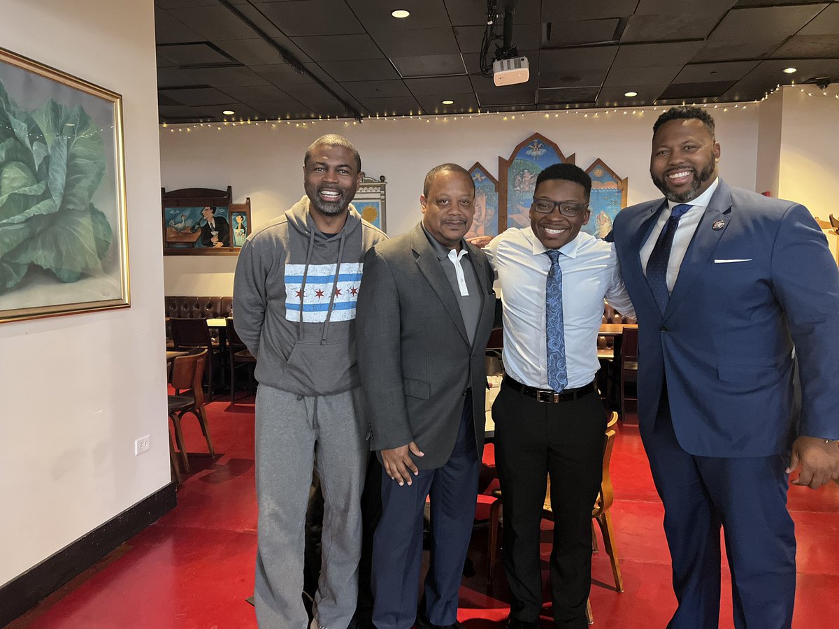 Great breakfast w/ <a href="/RoderickTSawyer/">Roderick T. Sawyer</a>, <a href="/RepFord8/">State Rep. La Shawn K. Ford</a>, and <a href="/RepKamBuckner/">Rep.Kam Buckner ✶ ✶ ✶ ✶</a>. We are only as strong as we are United! We must get our city on track… together. ✊🏾