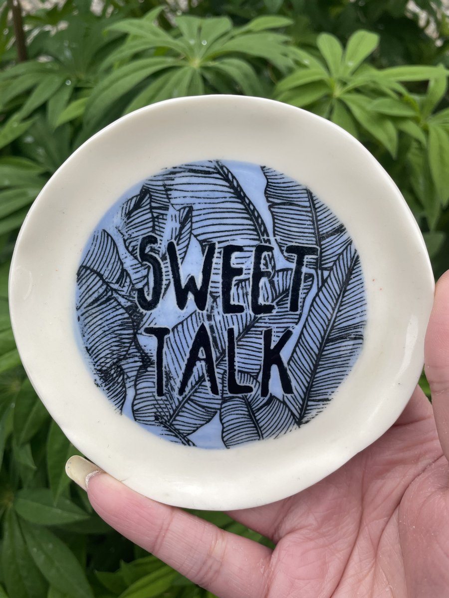 Quindecium15's tweet photo. Jess Nadira Takeover 

There are many stages when it comes to making ceramics so I thought i’d share a few before and after shots of the transformation between firings! 
#ceramics #pottery #firings #kiln #glaze #guyanesesayings #ceramicplates #fineart #art #quindeciumexhibition https://t.co/XVerA0pdgw