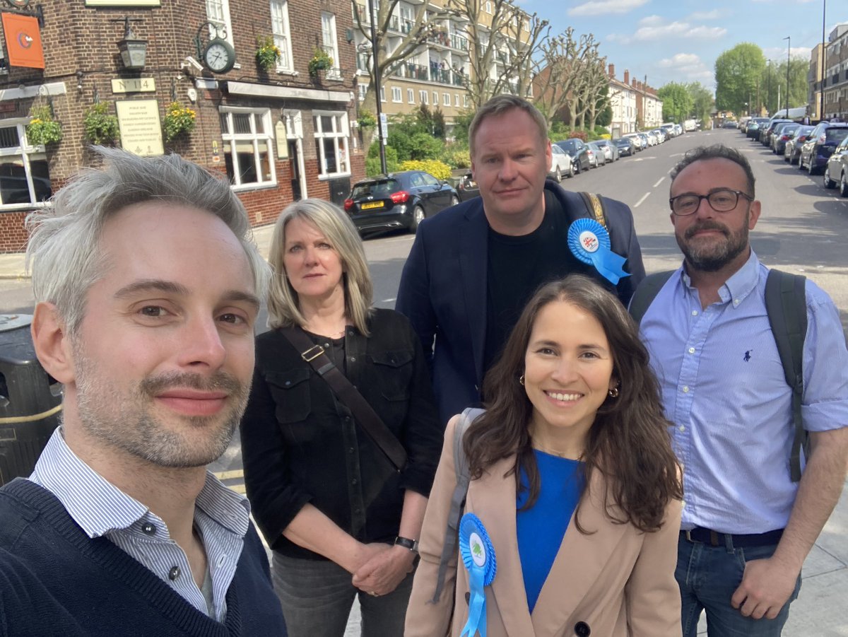 elliottwvr's tweet photo. GOTV in Blackwall and Cubitt Town #getTHmoving #voteConservative #localelections2022 https://t.co/VuVXFlad0q