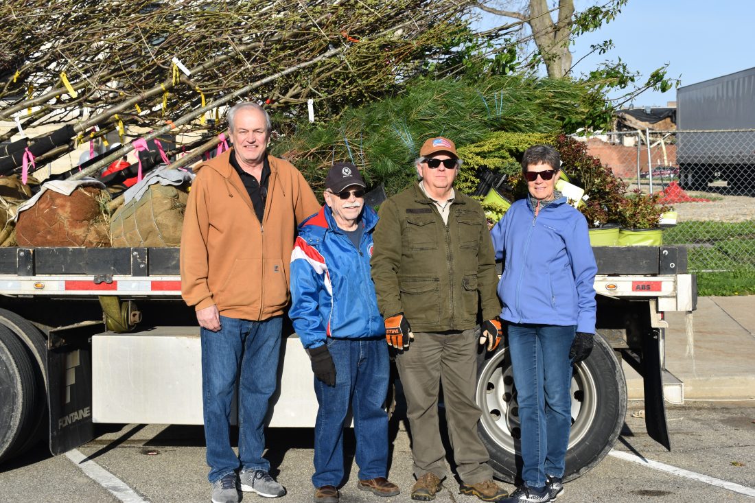 marshalltowntr's tweet photo. MHS Class of 1969 donates trees for town square 

https://t.co/xat46EHmo8 https://t.co/Pc5IEV124L
