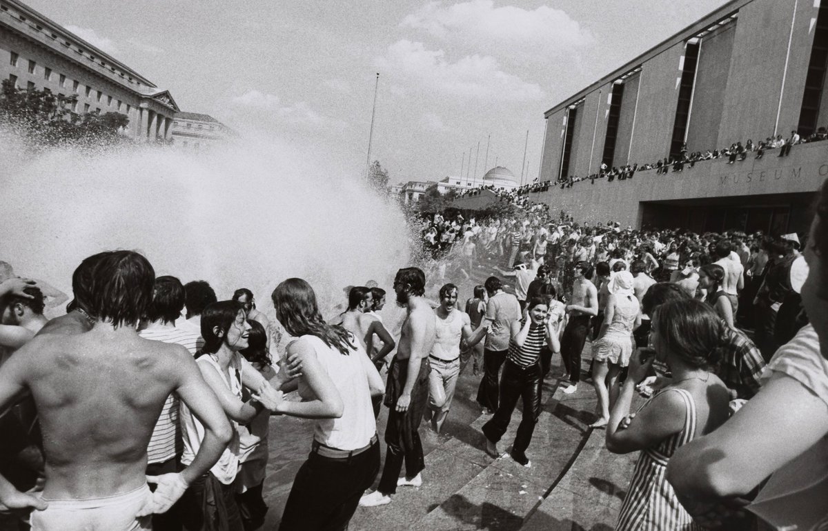 BeschlossDC's tweet photo. Washington DC protest against Kent State shootings, this week 1970. Anyone want to explain where in DC this was photographed?
#Winogrand https://t.co/2EJ0RBVo37