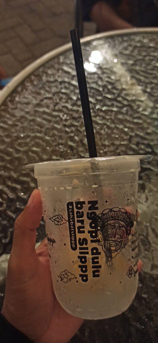YoanaMaria12's tweet photo. Get another cup of coffee tonight
#sahabatsiippp @KopiSiippp #Malang #coconutstrong
How about you, what do you prefer after a taxing day?
#StaySafe #StaySane #iloveyou #dawn #winter #redmoon https://t.co/PM3EPqqJV9