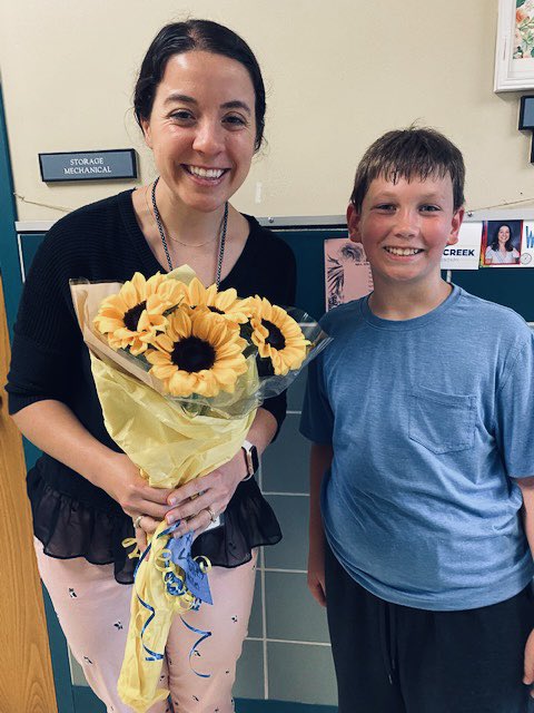The sweet sunflowers to brighten my day on Teacher Appreciation! Love these sweet students! <a href="/BearCreekElem/">Bear Creek</a> #teamBCE #gamechangers