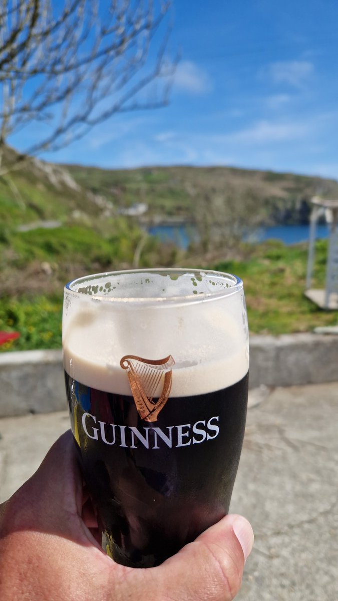 CraigLeeThomas's tweet photo. First pint if Guiness on my first trip to 🇮🇪 Ireland https://t.co/Qth4hsQxdJ