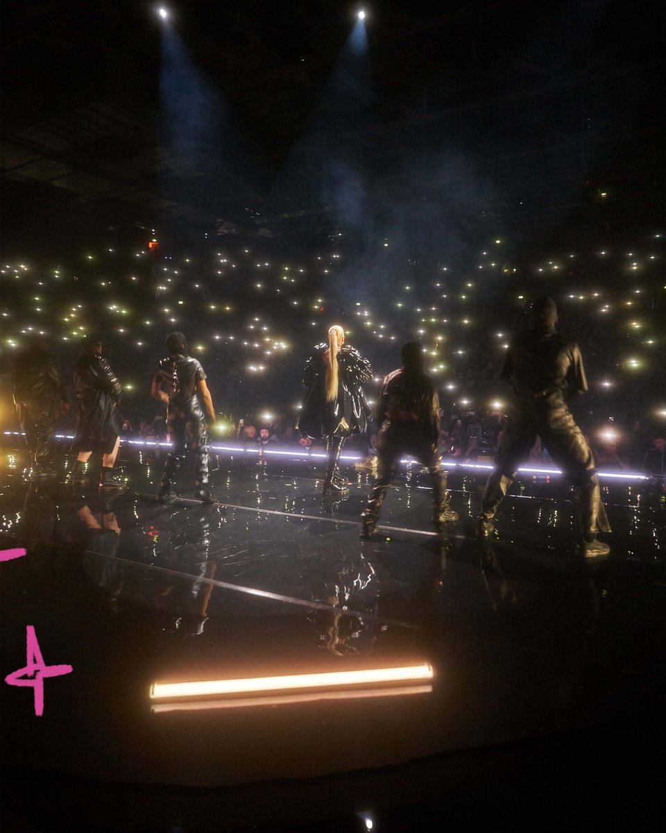 AnneMarie's tweet photo. WOW. WHAT A NIGHT. The #dysfunctionaltour has officially begun!!! Dublin it was so good to be back 😭😭 Thank you for being so amazing I can’t wait to do it all over again in Glasgow tomorrow 💗💗💗 https://t.co/kTK6PgDSUf