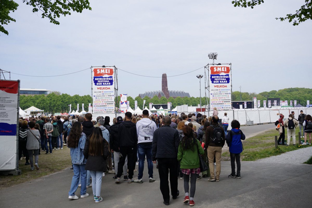 ol2016's tweet image. Lekker eten op de Lange Voorhout in #DenHaag  #bevrijdingsdag #bevrijdingsfestival