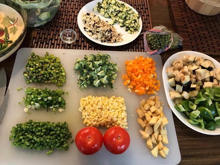 realpreityzinta's tweet photo. Cooking is one of my favourite things 🤩 Can you guess what’s cooking ? #ting

#throwbackthursday #kitchendiaries https://t.co/b7FYEnj8GU