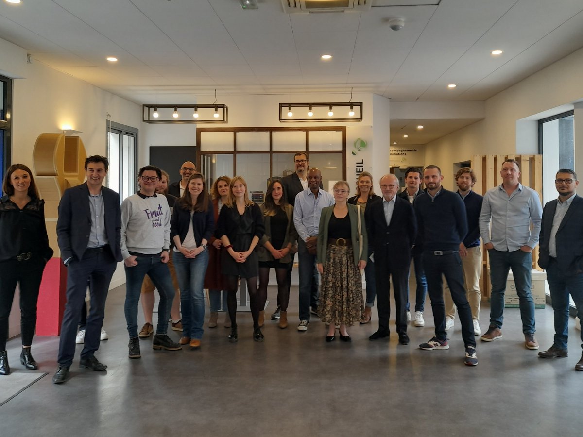 TechnopolArbois's tweet photo. Visite de @SophieJOISSAINS Maire @aixmaville à la rencontre des startup #Cleantech🌱Merci à tous pour cette belle matinée qui a permis d'échanger autour des solutions pour contribuer à faire de notre ville, un territoire d'expérimentation des technologies de l'environnement 🌍 https://t.co/p7rvmL4Ue6