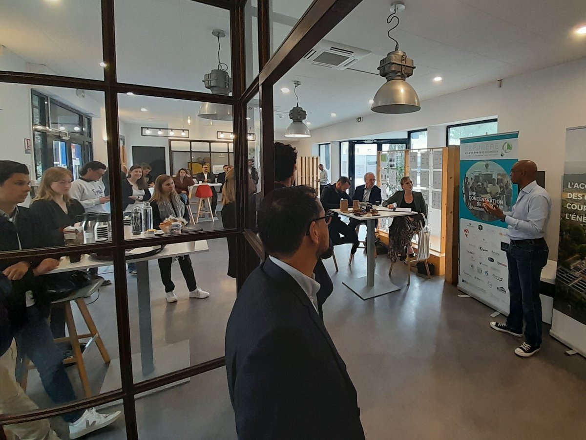 TechnopolArbois's tweet photo. Visite de @SophieJOISSAINS Maire @aixmaville à la rencontre des startup #Cleantech🌱Merci à tous pour cette belle matinée qui a permis d'échanger autour des solutions pour contribuer à faire de notre ville, un territoire d'expérimentation des technologies de l'environnement 🌍 https://t.co/p7rvmL4Ue6