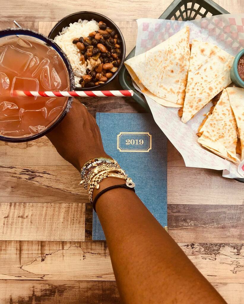 Sohbree's tweet photo. Looking back at it now. I think all of them liked margaritas 😂. Some with salt, some with sugar and some like me with neither but hands down the best Margarita I’ve had in the VI was in Tortola, BVI in a plastic cup from @tradewindsmexicangrill My fa… https://t.co/gDpyJjyhV5 https://t.co/vAdEBGW3C6