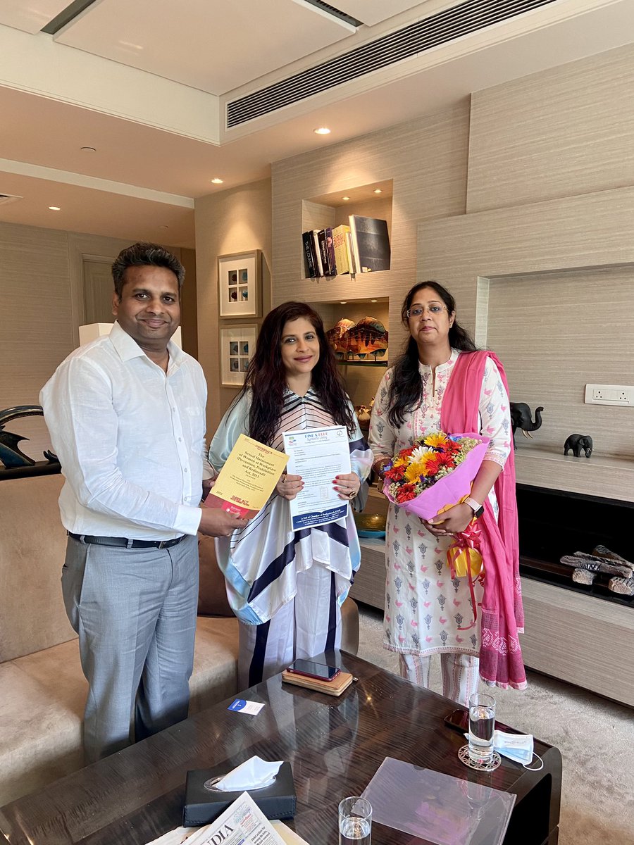 awanishlaw's tweet photo. Thank u @shaziailmi mam for accepting the invitation of @PinkandBlueIN for 3rd Posh Annual Conclave &amp; to empower and Present the inspiring #women award and felicitate #Posh Trainers. U r so humble and your journey inspires women all over. https://t.co/vDyb9ZyfKd