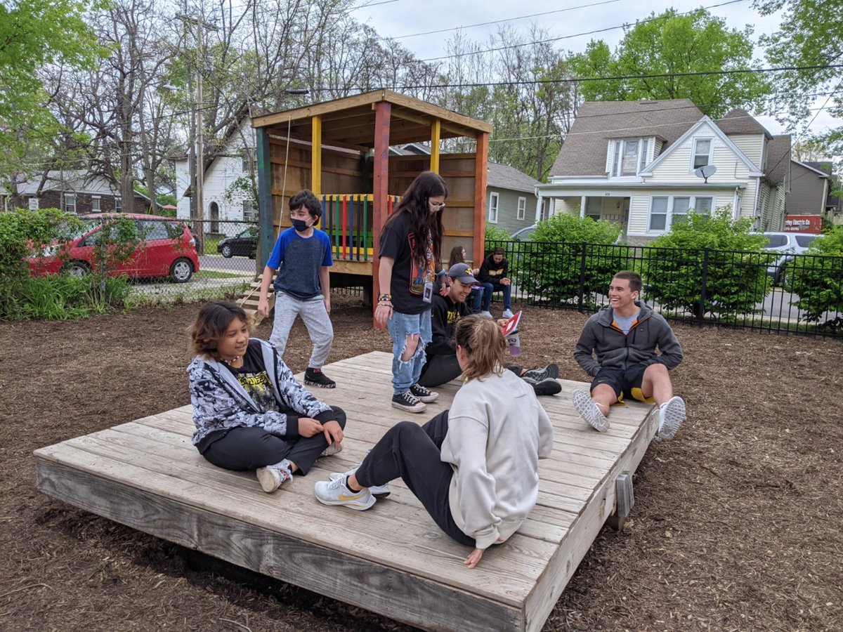 Ss were excited to show our MU Pen Pals our Nature Play Area and of course the chickens! <a href="/Benton_STEM/">Benton Elementary</a> #Mizzou #STEM #BentonBold
