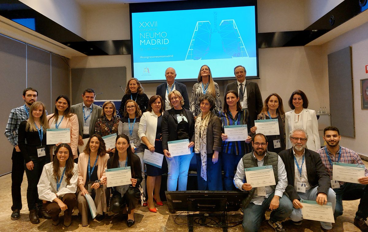 #CongresoNeumomadrid Y para terminar este emotivo reconocimiento al trabajo de las #UCRIS y la #Neumología madrileñas... ¡foto de familia! 📸☺️