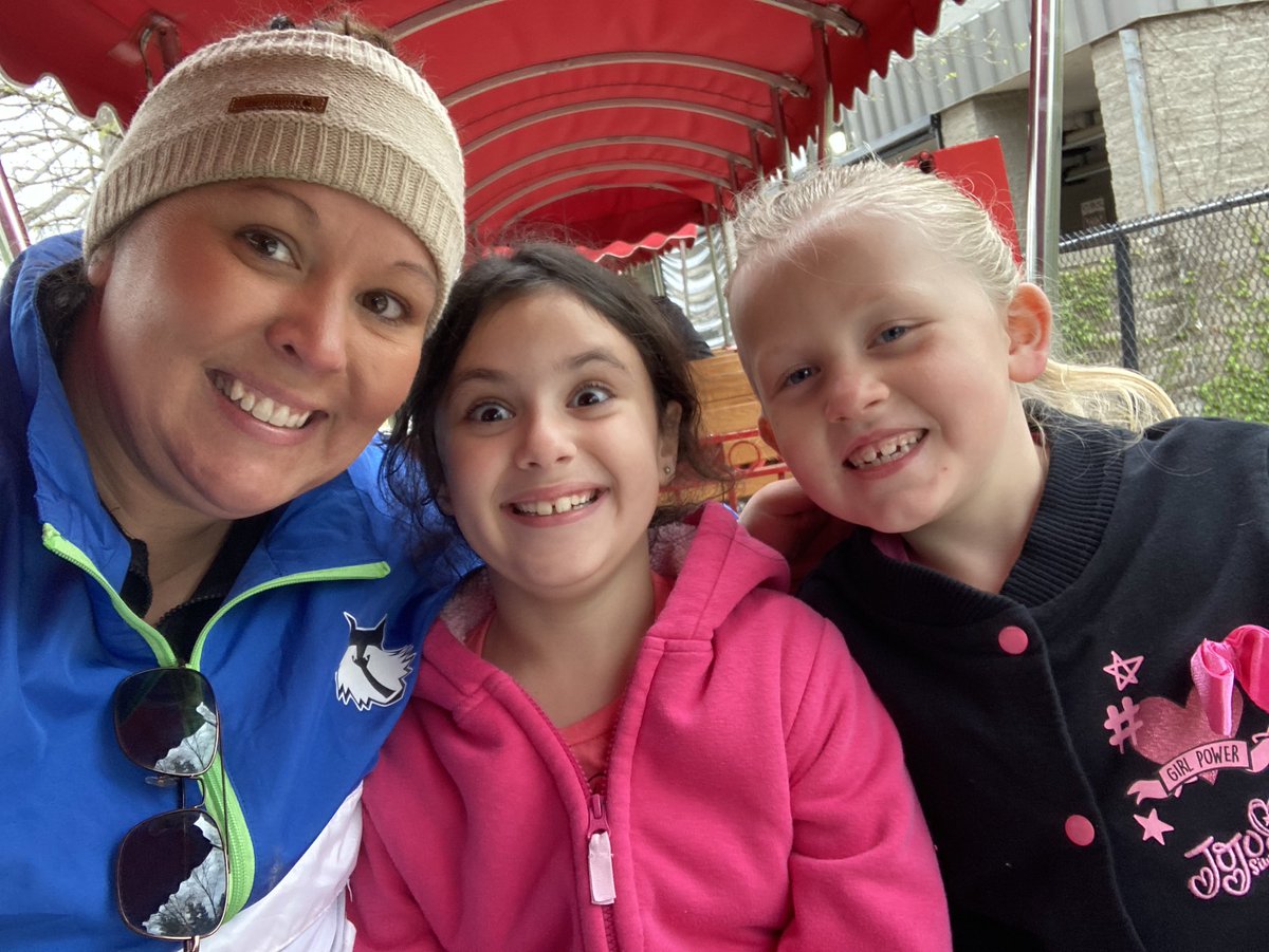 ashariseclassen's tweet photo. A BIG THANKS to the  Exeter-Milligan Boosters for the 🚂 ride &amp; 🥬 to feed the 🦒 #emwolves https://t.co/qntAKXk2AL