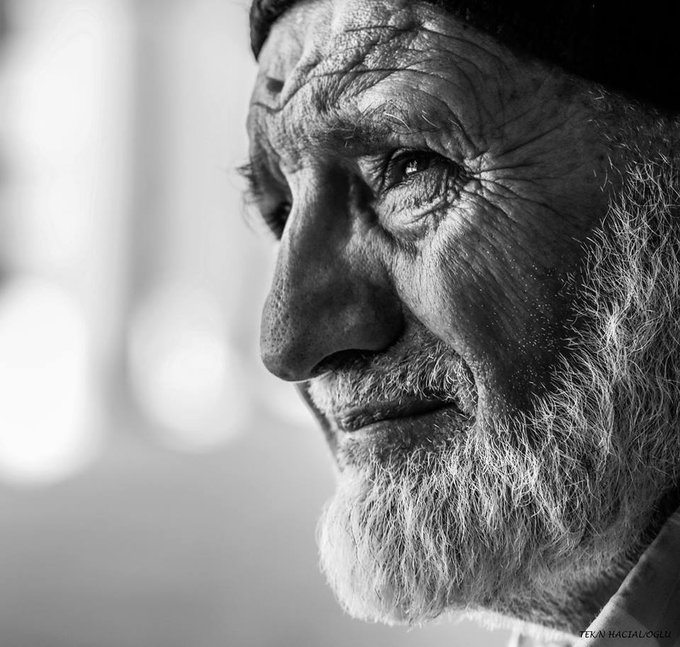 KitapGulum's tweet photo. Paulo Coelho diyor ki: "Hissedilen her şeye cümle kurulamıyor." https://t.co/3sCxvuETwW