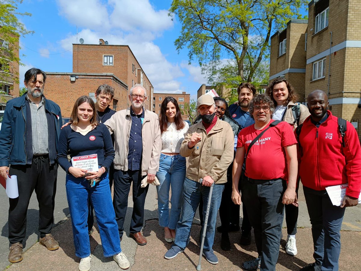 jeremycorbyn's tweet photo. Very proud to support @IslingtonNorth Labour. 🌹 

Make sure you get your vote in today for the very important council elections.  Polling stations close at 10pm, but you can vote later if you join the queue on time! https://t.co/VJMhoggoyn
