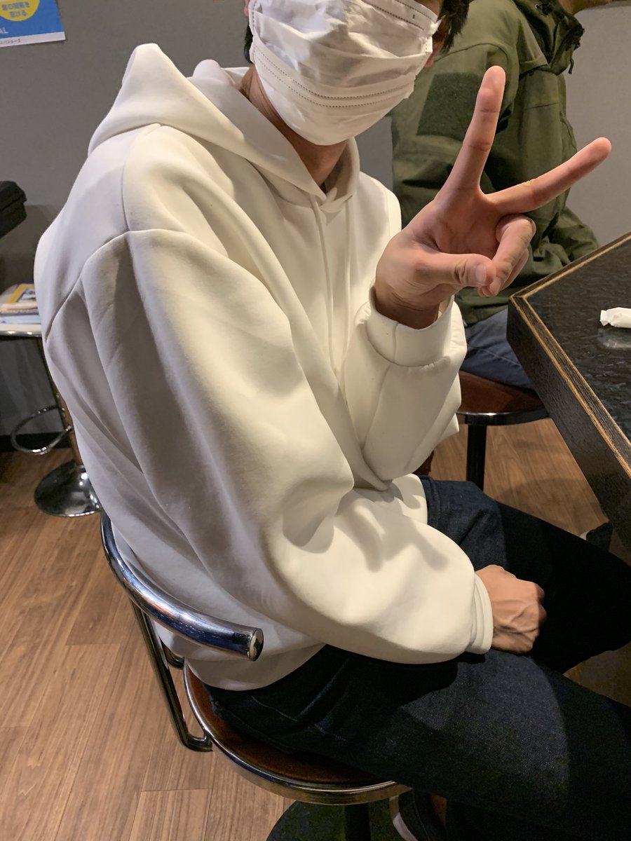 KidokoroShu's tweet photo. 明日は珍しく金曜日休みなので、しゅーさんと一緒に呑みに笑笑

初コンカフェ🍰
面白い🤣🤣

#あくほん https://t.co/I3tMjOK3A8