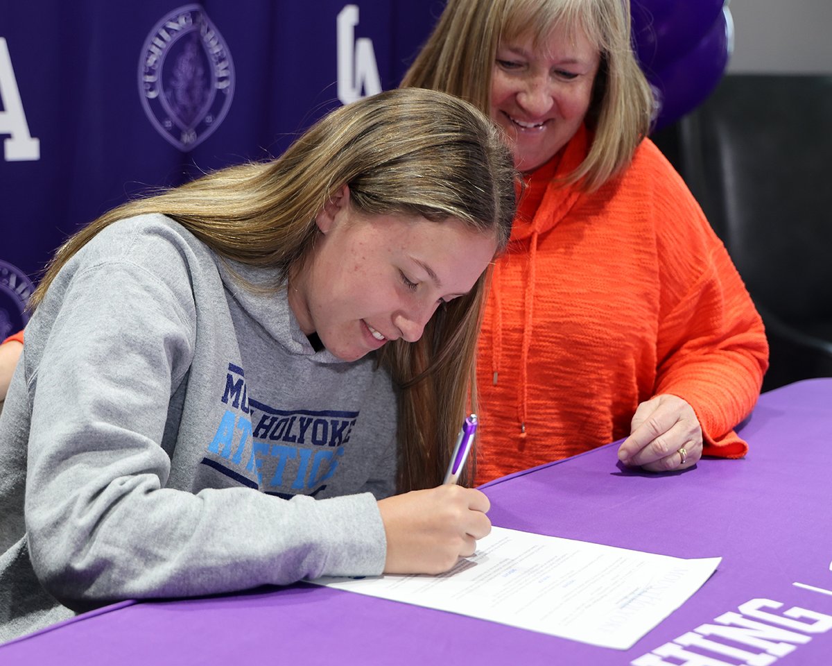 Girls' Soccer | Cushing Academy tweet media
