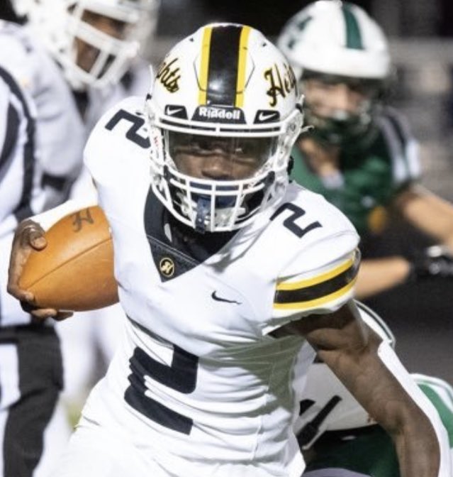 kahari_hicks's tweet photo. After last night people are starting to realize what ⁦@MacStephens⁩ &amp; I have been saying and that is the fact that ⁦@FairDarreon⁩ is one of the best skill guys in Ohio. Not up for debate. 34 total TD’s. #HeightsFootball #TheBlueprint https://t.co/fIs3PvCqrv