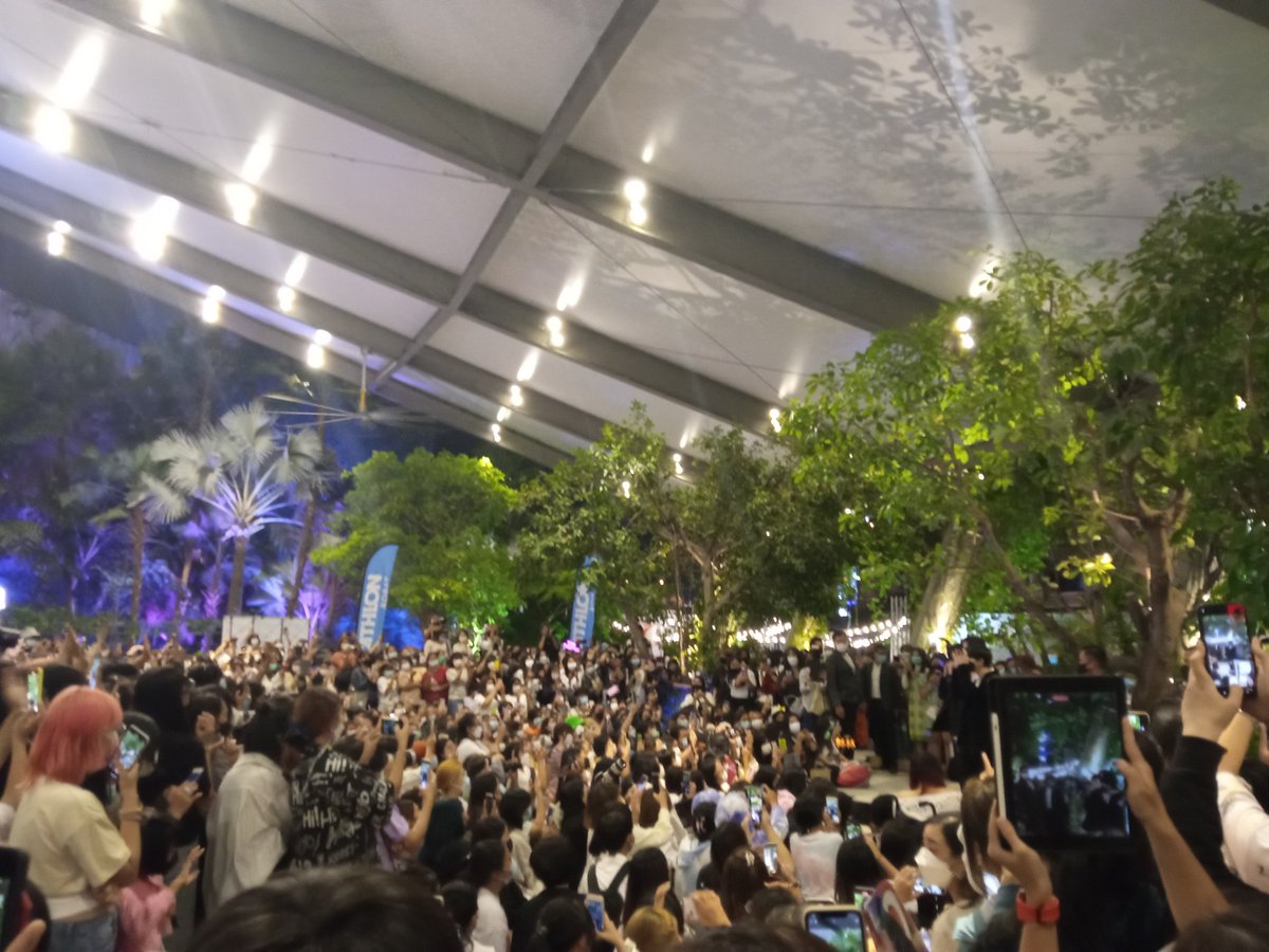 myminemilemild's tweet photo. ดีใจที่ได้เจอ #ZeeNuNew และ #mcpark และชาว #ซนซน ทุกคน นี่เป็นการไปเจอศิลปินครั้งแรกของเรา ประทับใจมาก มีโอกาสหวังว่านะได้เจอกันอีกนะ 🥰💙🧡😍🎉🎉 #slimconceptxzeenunewatkorat #SlimconceptxZeeNunew https://t.co/o0ifjB1GxL