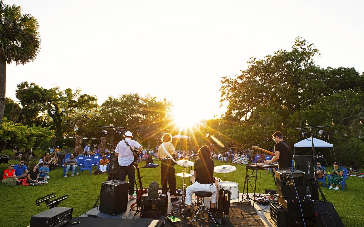 CummerMuseum's tweet photo. 🌲 We hope you joined us for the Mighty Oak Music & Makers Festival on Saturday! With perfect weather, incredible music, and artistic vendor booths, the Museum was the place to be last weekend. ☀️
📸: @Cre8Jax
#cummermuseum #cummergardens https://t.co/ocxKjJKbpz