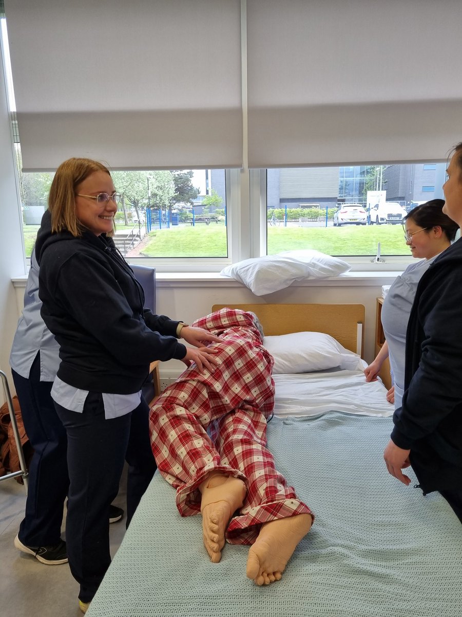 HeyCarlyGray's tweet photo. Great work from our SWAP Access to Nursing students in the digital care hub today! Introduction to First Aid! 
@edinburghcoll https://t.co/akK9Hoi0S9
