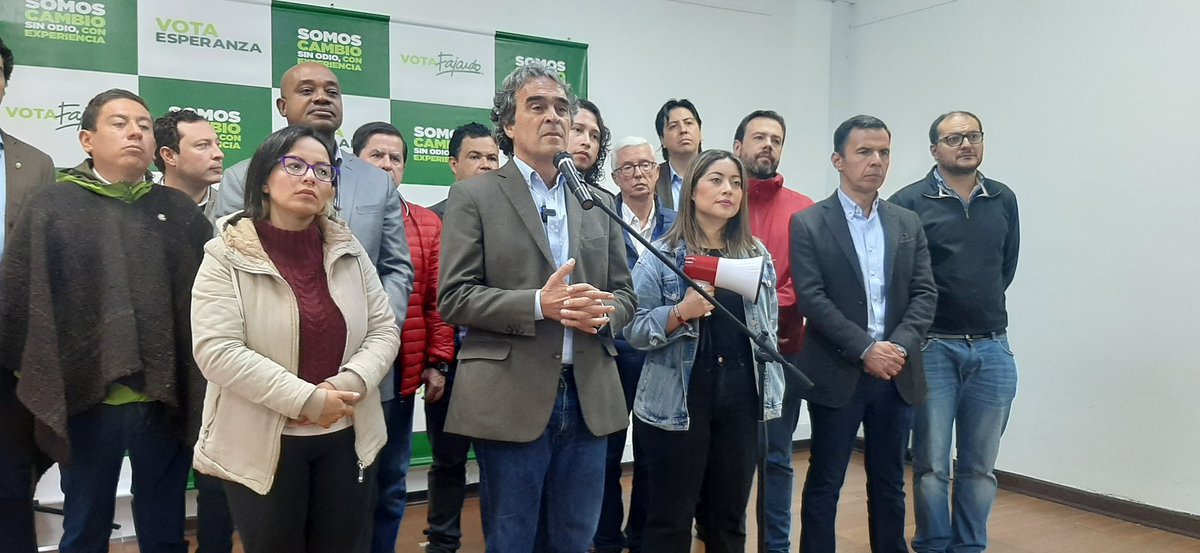 FajardoBogota's tweet photo. "Todas las personas que quieren apoyar nuestro proyecto, bienvenidas". @sergio_fajardo https://t.co/usuR0v8dBb