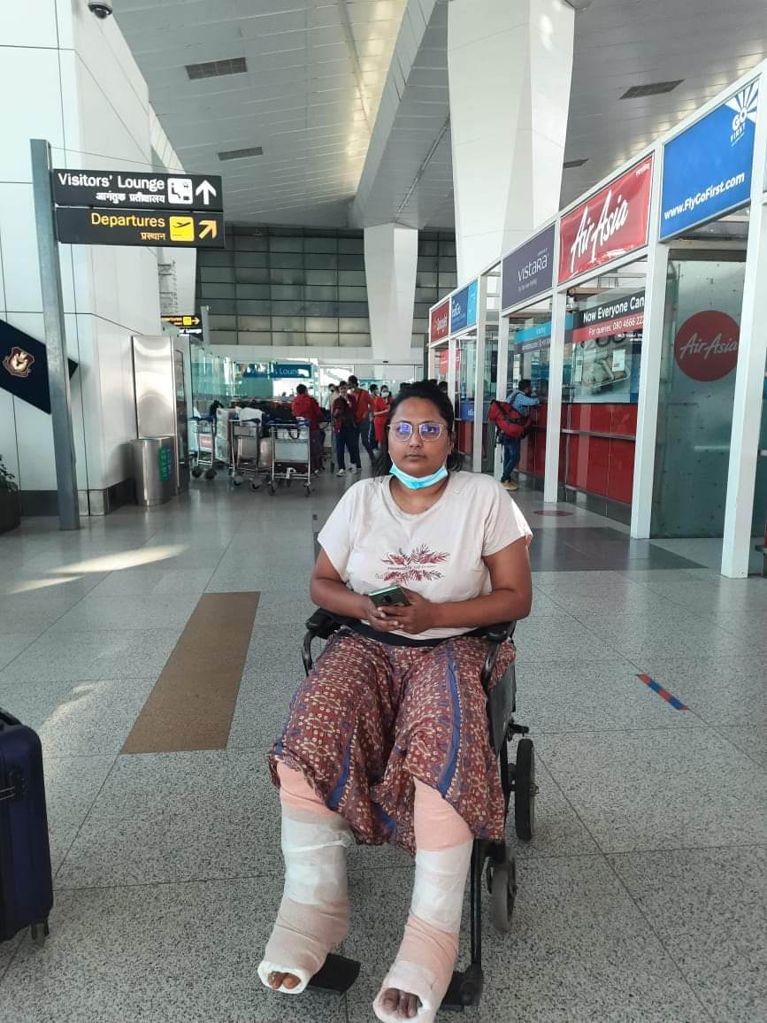 shrutisays's tweet photo. @joybhattacharj @airvistara @medanta However, when i reached airport they refused to let me fly talking about their policy that a person is not allowed to fly in vistara for 10 days after a surgery.. i was left stranded alone at the airport with both legs fractured, can't even stand, and no place to go https://t.co/w8C7gd5zsp