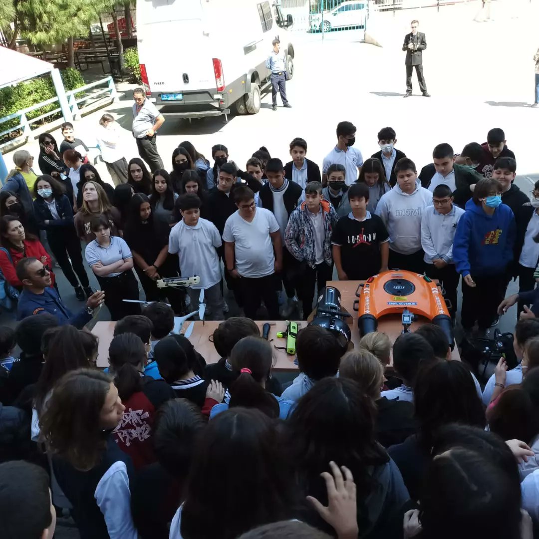RemziSerif's tweet photo. Sahil Güvenlik Komutanlığı personeli tarafından okulumuz öğrencilerine faaliyetleri ile ilgili bilgilendirme ve meslek tanıtımı yapılmıştır.

@sahilguvkom
@boduroga
@ilce_mem
@izmir_ilmem
@tcmeb https://t.co/NhuEvJpxpj