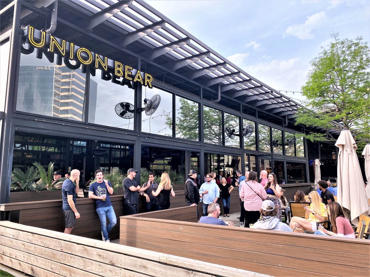 JanGibbonsCRE's tweet photo. Great night for dining on the patio @UnionBearBrew. #staffmeeting #Plano #diningoutside #goodfood https://t.co/d2eKQOkZtz