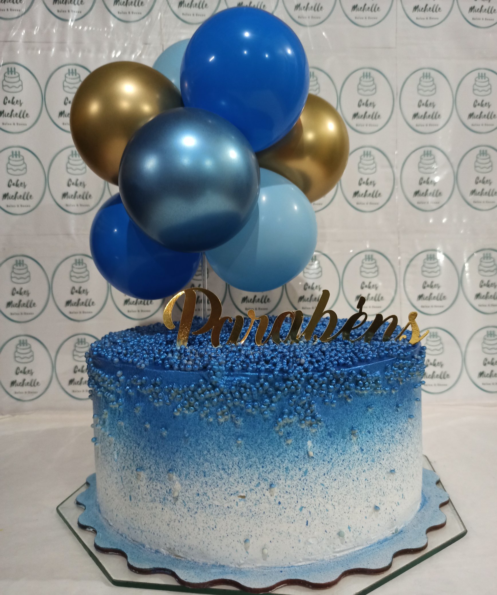 Cakes Michelle on X: Bolo decorado em chantilly para uma