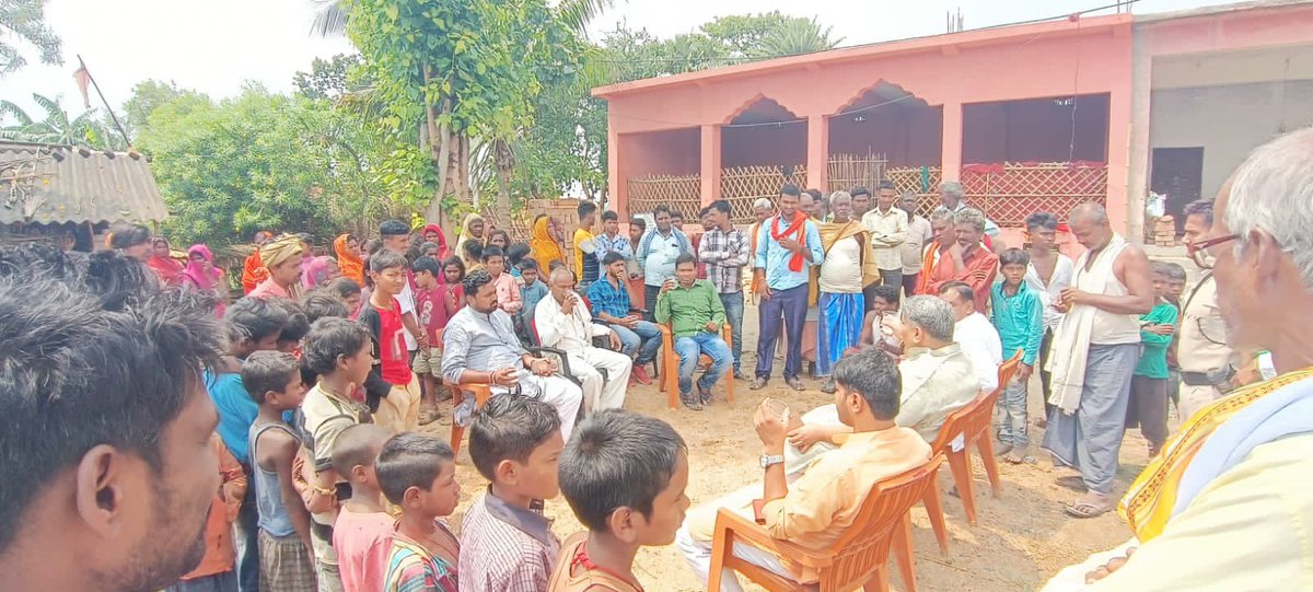 kundansinghbjp's tweet photo. दमदमा और मनिकपूर में नाट्य मंच और सामुदायिक भवन का उद्घाटन किया।@JPNadda @byadavbjp @sanjayjaiswalMP @girirajsinghbjp @bhikhubhaidbjp @BJPNagendraji https://t.co/nIX7MBPrrG
