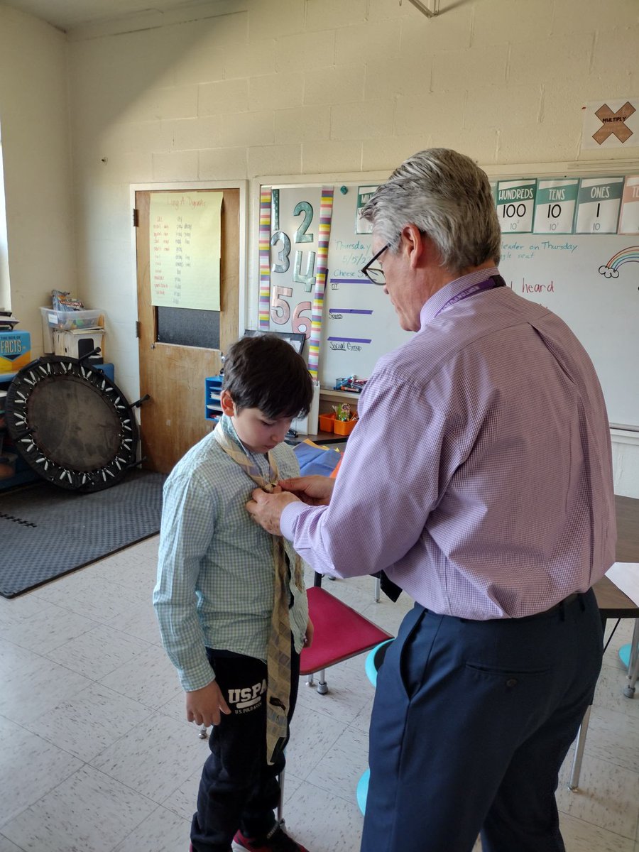 HAYmslagarde's tweet photo. If you ever need to learn how to tie a tie for picture day, @MGeoghegan22 is your guy!#haynation https://t.co/RMcQhx80Ps