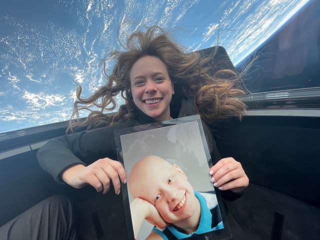 MarloThomas's tweet photo. Today marks #NationalAstronautDay and tomorrow #NationalSpaceDay! In honor of these days, I’m celebrating the team of Inspiration4, @StJude's own @ArceneauxHayley and her teammates who made history as the first civilians to go to space! Yay team! #TBT https://t.co/daUwwBwruq